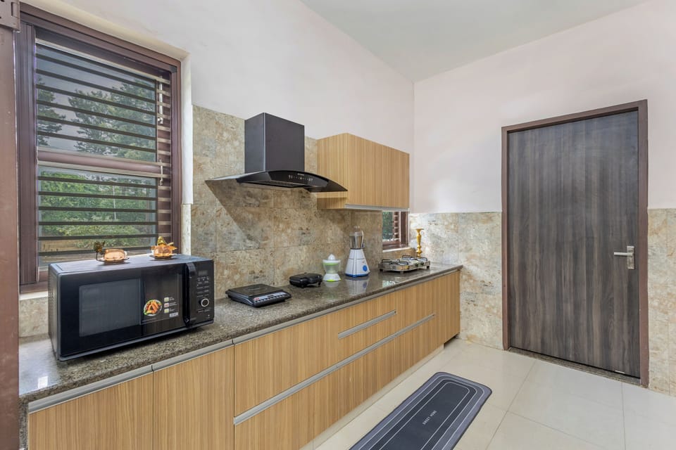 Luxury Villa, 5 Bedrooms, Balcony, Garden View | Private kitchenette