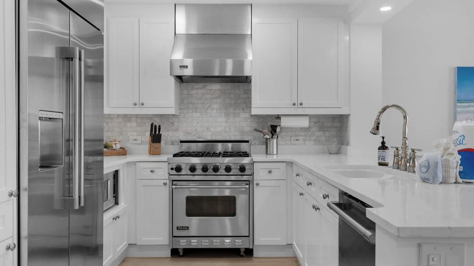 Condo, Multiple Beds, Patio, Ocean View (429 S Bridge Ln 107A) | Private kitchen | Fridge, microwave, oven, stovetop