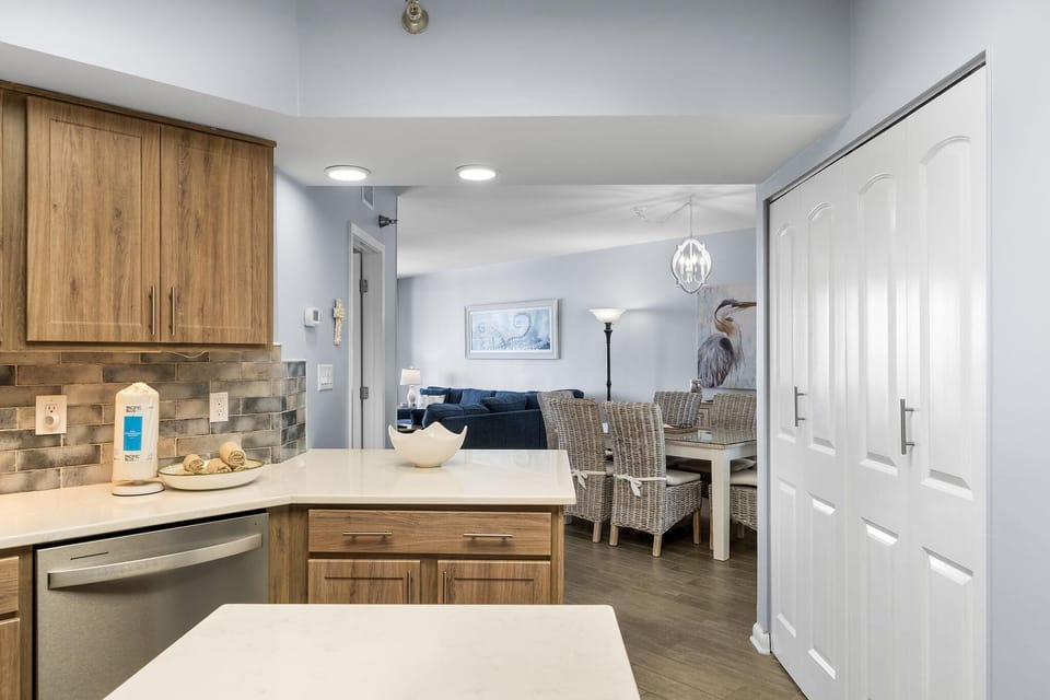 Condo, Multiple Beds (White Caps 804) | Interior