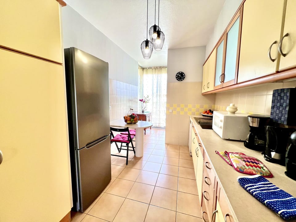 Microwave, oven, coffee/tea maker, toaster