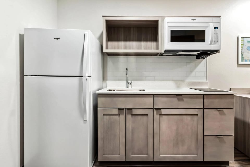 Suite, 1 Queen Bed, Non Smoking | Desk, laptop workspace, blackout drapes, free WiFi