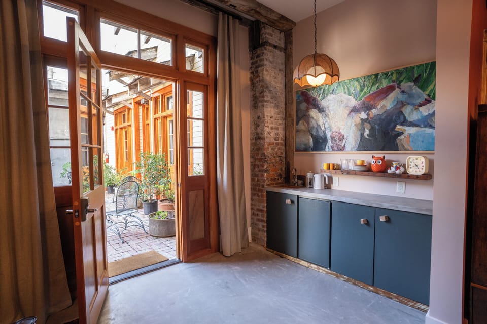 Luxury Studio Suite, Courtyard View | Private kitchen