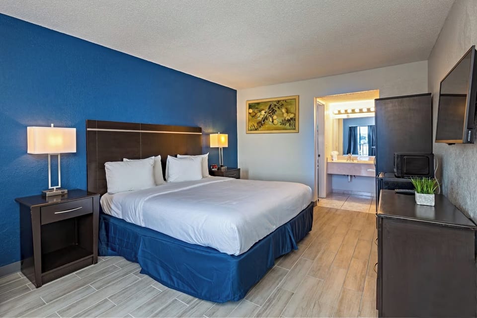 In-room safe, desk, free WiFi, bed sheets