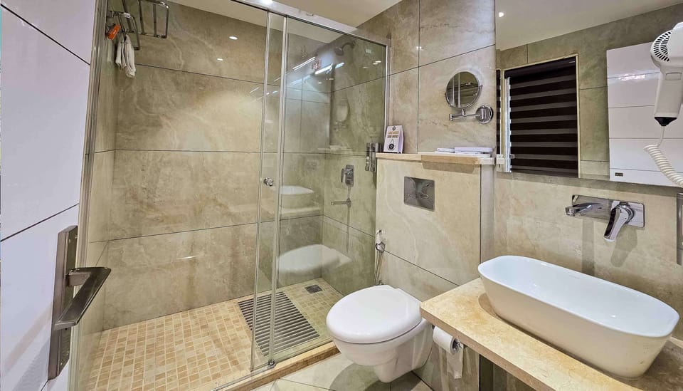 Premium Room, 1 Double Bed, Balcony | Bathroom | Shower, free toiletries, hair dryer, towels
