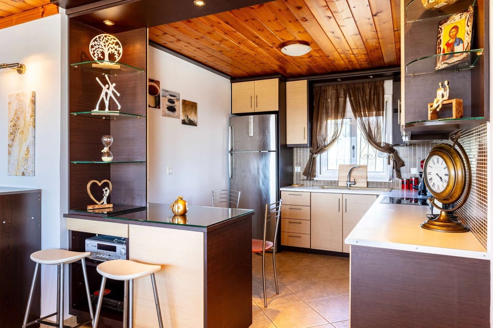 House | 2 bedrooms, desk, Internet