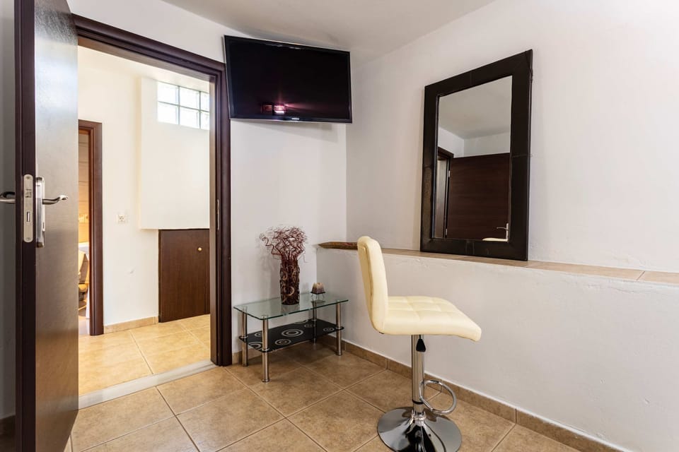 Apartment | 3 bedrooms, desk, Internet