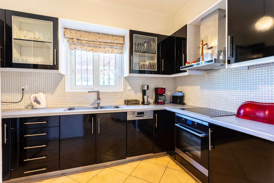 House | 3 bedrooms, desk, Internet