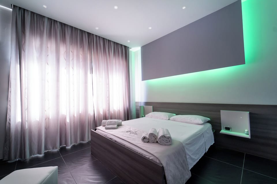 Standard Room, City View, Annex Building (Piazza Mercato 45) | Desk, soundproofing, free WiFi, bed sheets