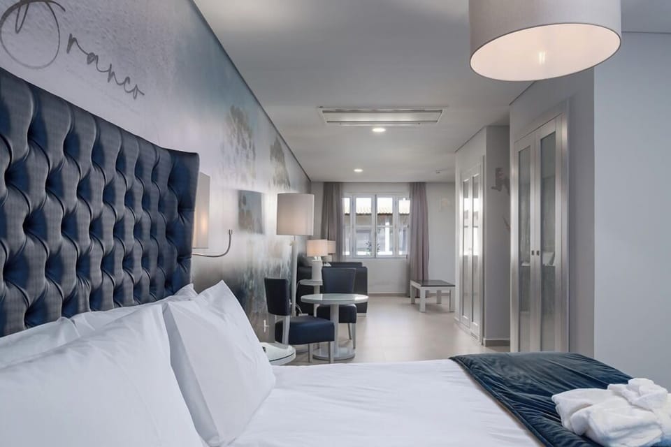 Suite | In-room safe, desk, blackout drapes, free WiFi