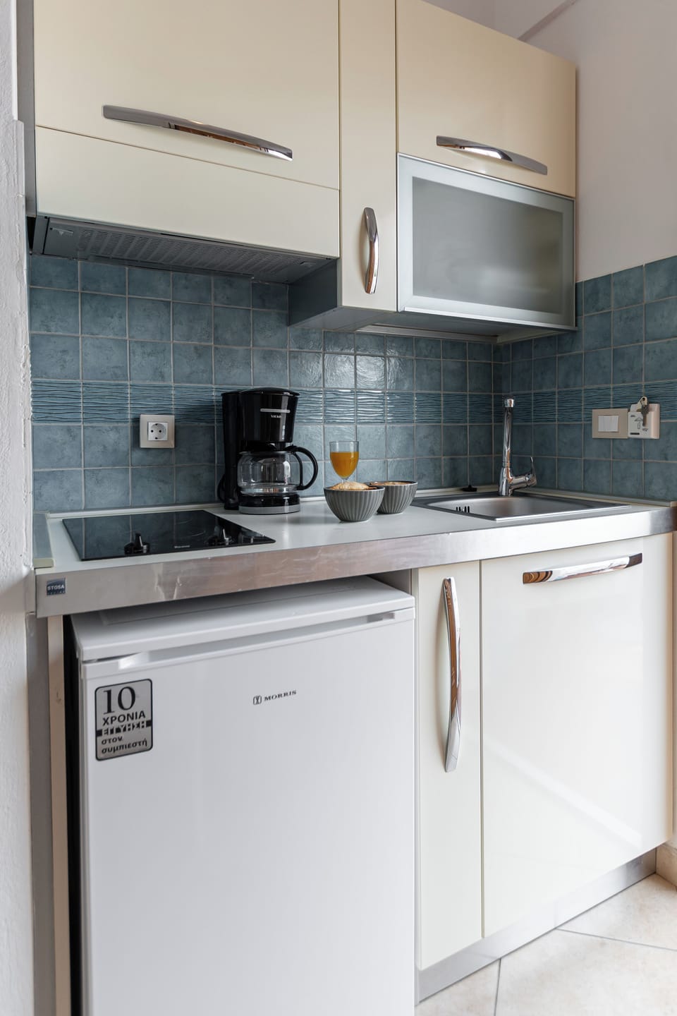 Deluxe Triple Room | Private kitchen | Mini-fridge, stovetop, espresso maker, coffee/tea maker
