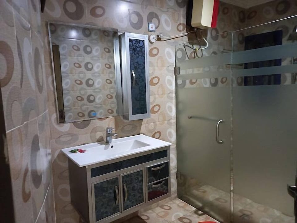 Deluxe Room, Balcony, City View | Bathroom | Free toiletries, hair dryer, towels, soap