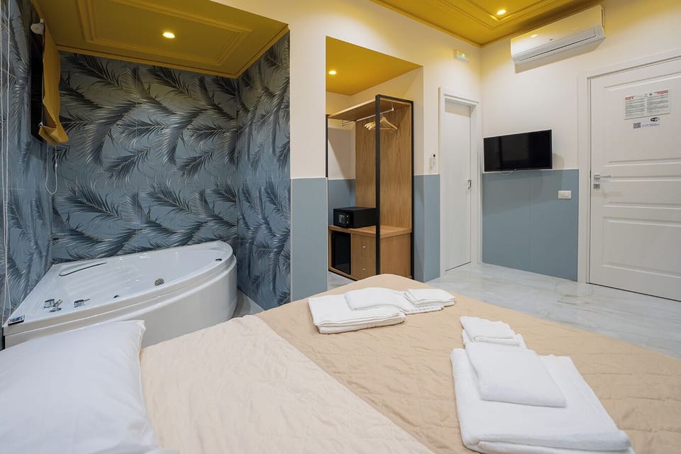 Superior Studio Suite | Desk, soundproofing, cribs/infant beds, free WiFi