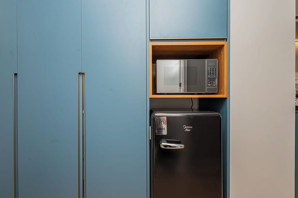 Classic Studio, City View | Private kitchen | Coffee/tea maker, mini-fridge, microwave, stovetop