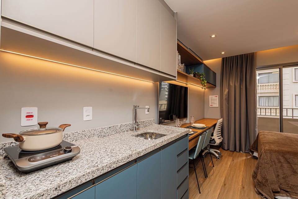 Classic Studio, City View | Private kitchen | Coffee/tea maker, mini-fridge, microwave, stovetop