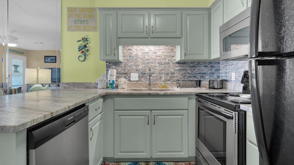 Condo, Multiple Beds, Patio, Garden View (Southwinds I-5) | Private kitchen | Fridge, microwave, oven, stovetop