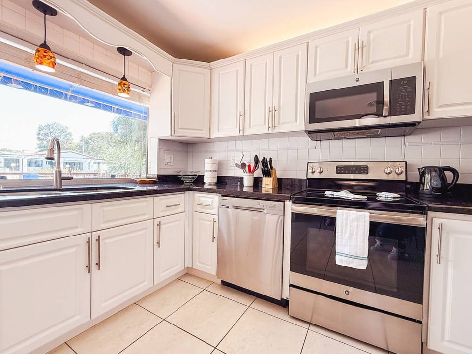 House | 3 bedrooms, desk