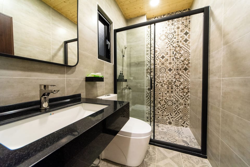 Comfort Quadruple Room, Balcony | Bathroom | Eco-friendly toiletries, hair dryer, slippers, towels