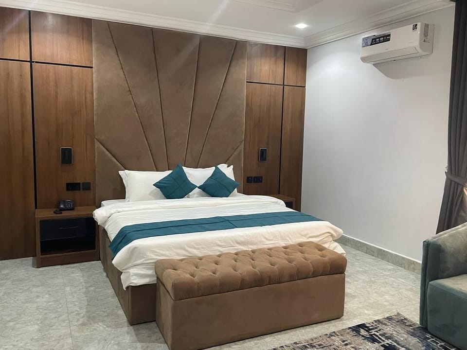 Royal Studio Suite, City View | Free WiFi