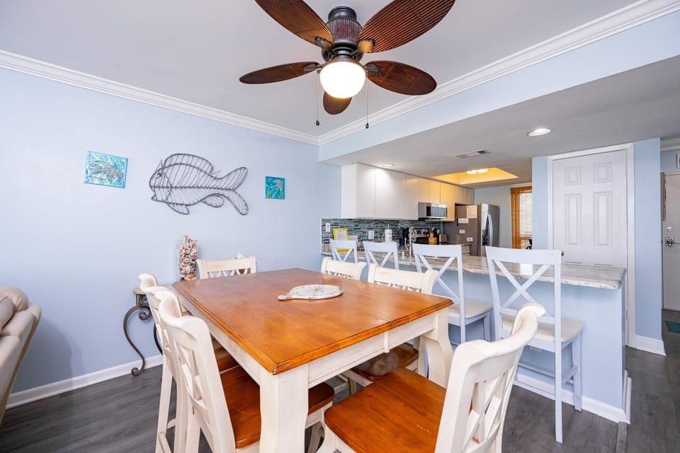 Condo, 2 Bedrooms | Dining