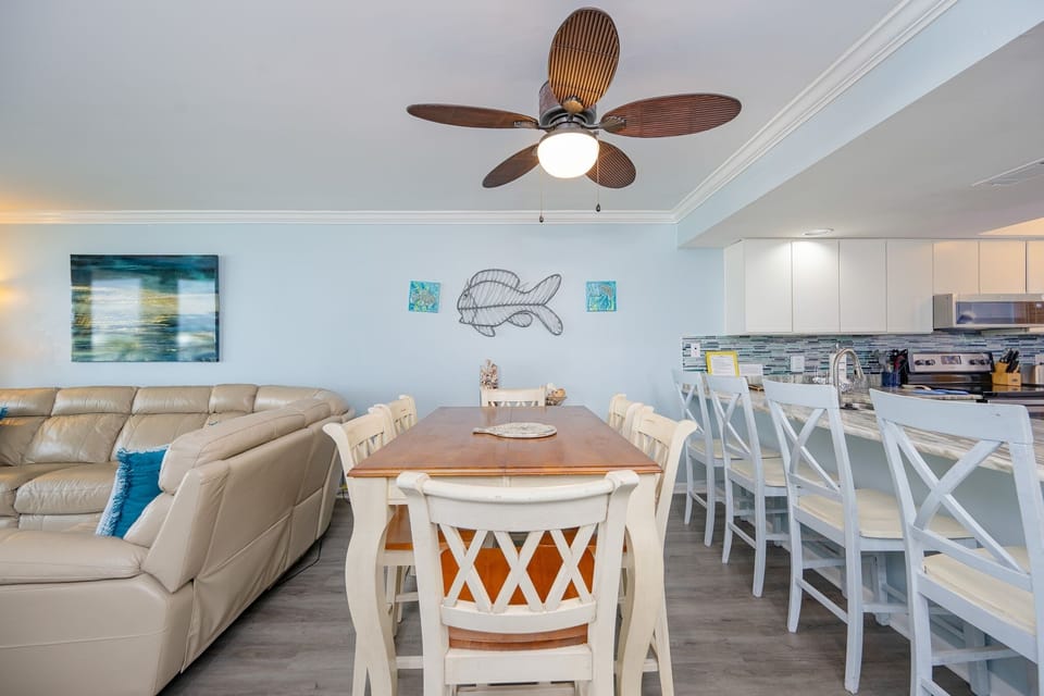 Condo, 2 Bedrooms | Dining