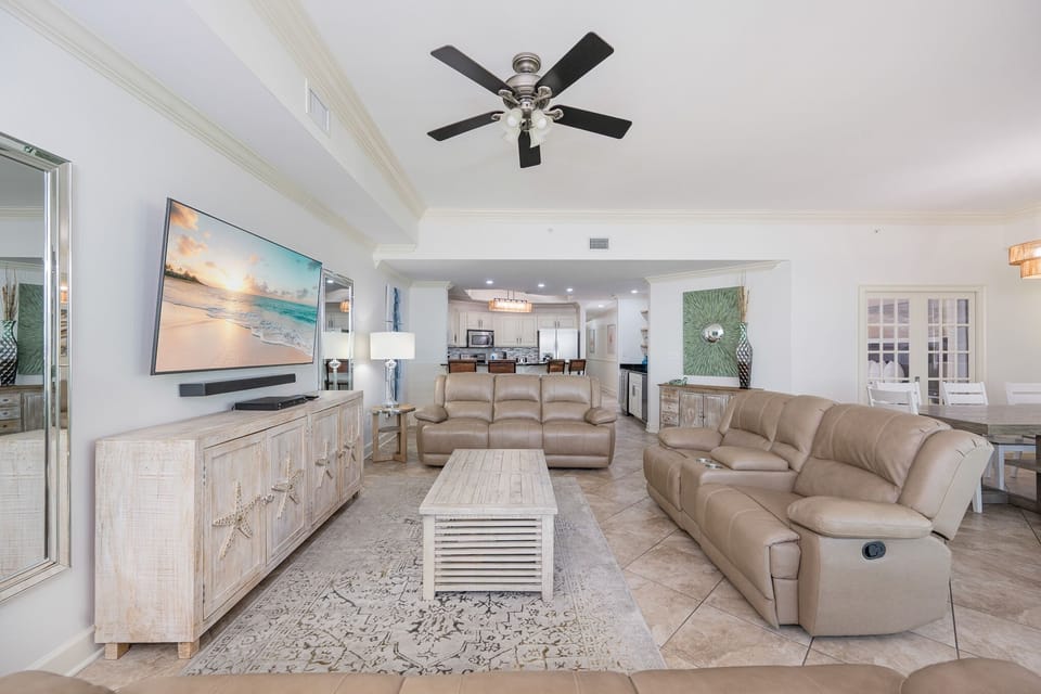 Condo, 3 Bedrooms | Living area