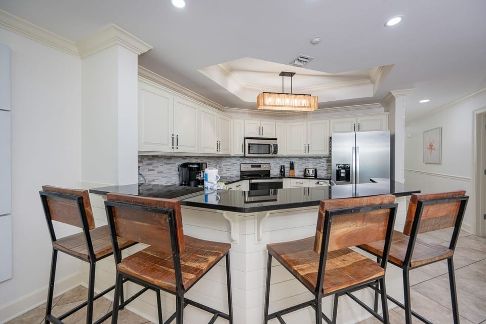 Condo, 3 Bedrooms | Private kitchen | Coffee/tea maker, fridge, oven