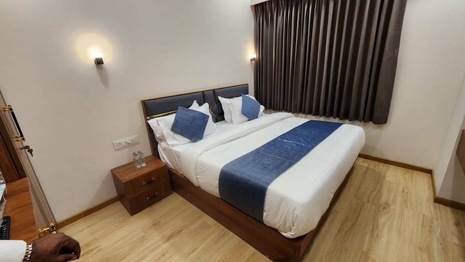 Deluxe Double Room, City View | Desk, laptop workspace, soundproofing, iron/ironing board