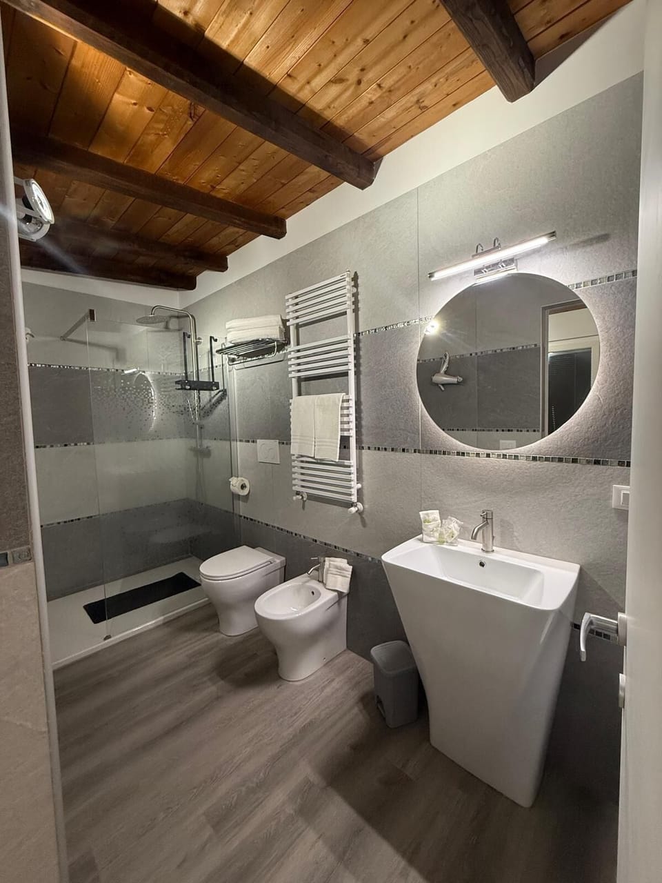 Quadruple Room | Bathroom | Shower