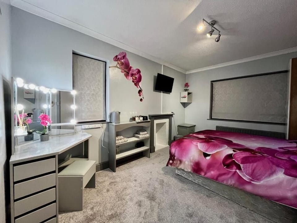 King (Orchid) Room, Countryside View, Non Smoking | Desk, laptop workspace, blackout drapes, WiFi (free)