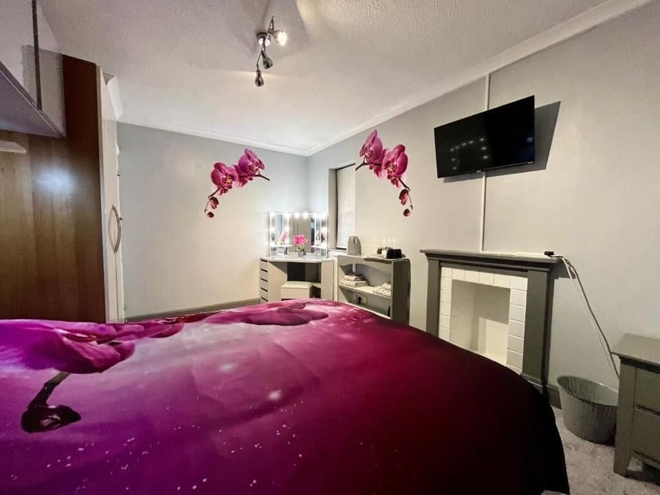 King (Orchid) Room, Countryside View, Non Smoking | Desk, laptop workspace, blackout drapes, WiFi (free)