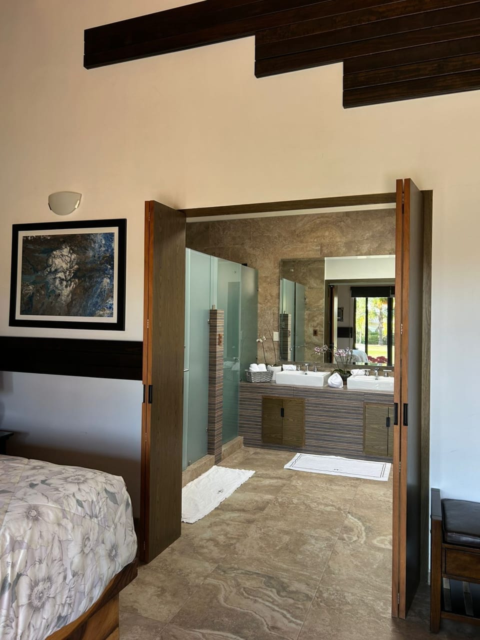 Junior Room | Bathroom | Shower, rainfall showerhead, towels, soap