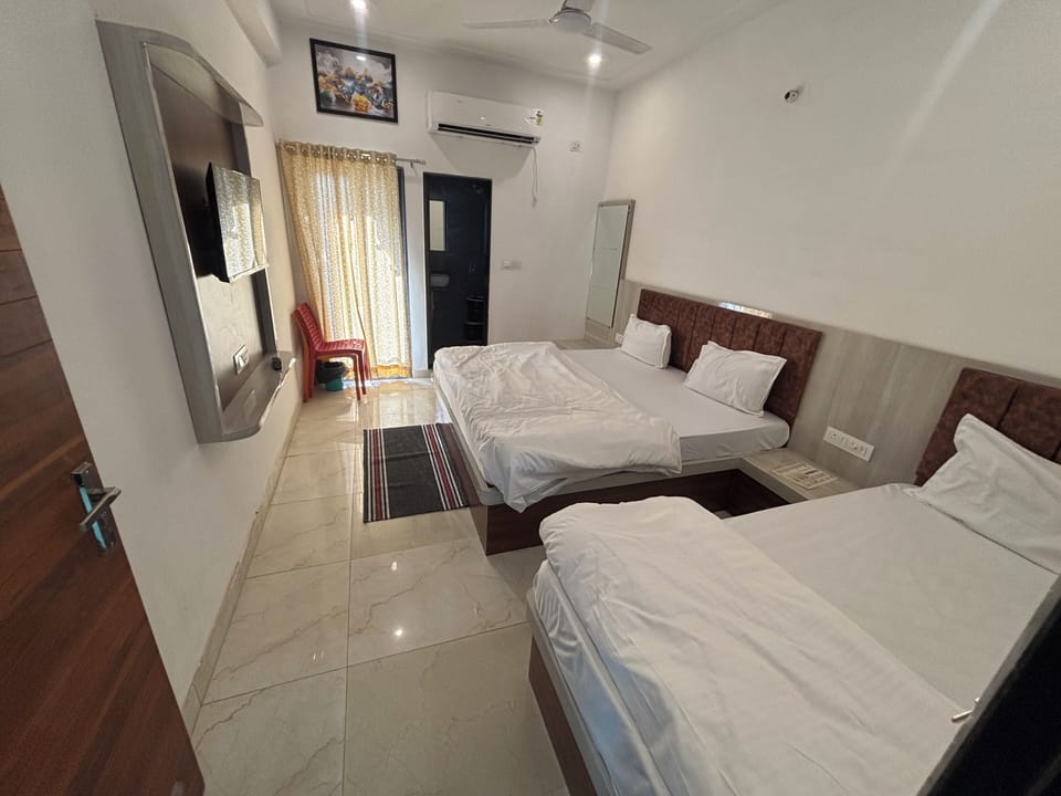 Economy Triple Room | Soundproofing, WiFi (free)