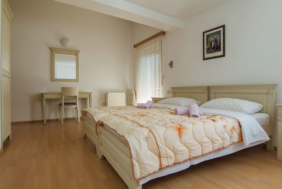 Free WiFi, wheelchair access