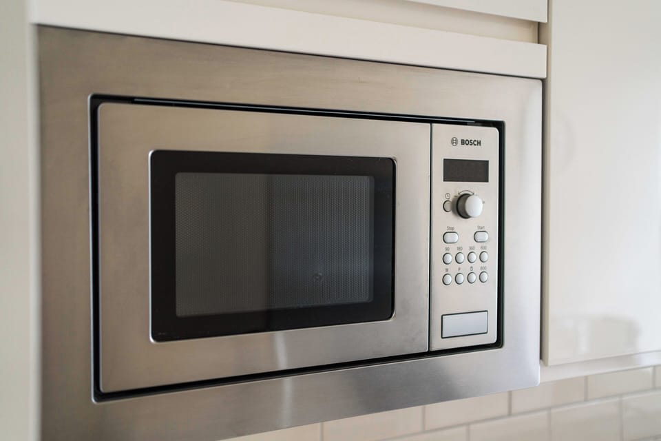 Classic Apartment | Private kitchen | Electric kettle, toaster