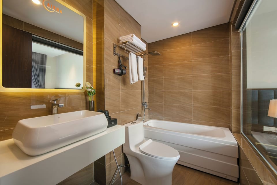 Junior Double Room | Bathroom | Hair dryer, bathrobes, slippers, bidet