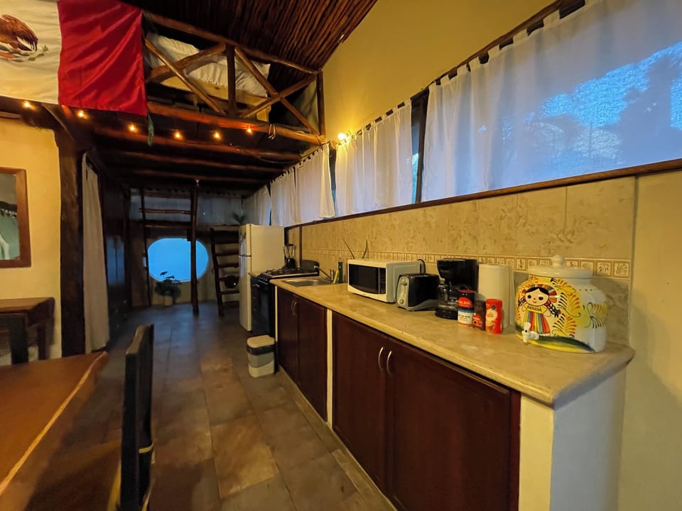 Tree House, 1 Bedroom, Kitchen, Garden View | Private kitchen | Eco-friendly cleaning products