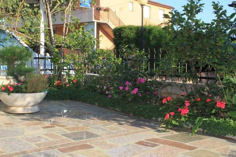 Apartment, 2 Bedrooms, Balcony, City View | Garden