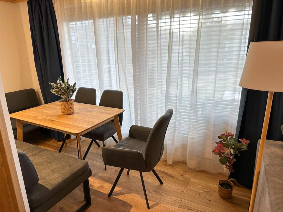 Apartment | Dining