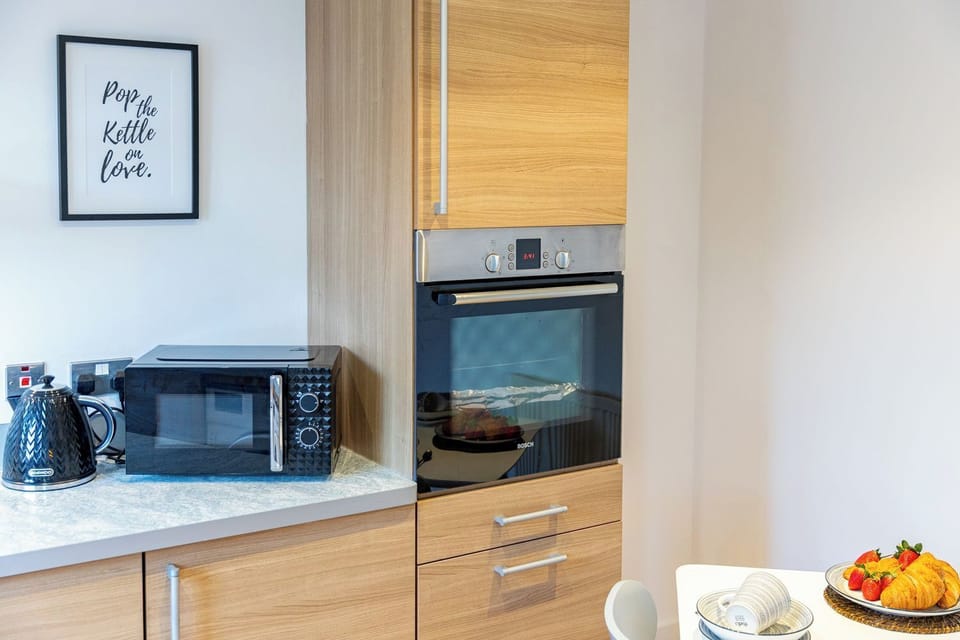 Classic Apartment, 2 Bedrooms, Non Smoking | Private kitchen | Fridge, oven, stovetop, electric kettle