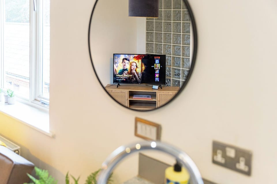 Classic Apartment, 2 Bedrooms, Non Smoking | Living area | Flat-screen TV