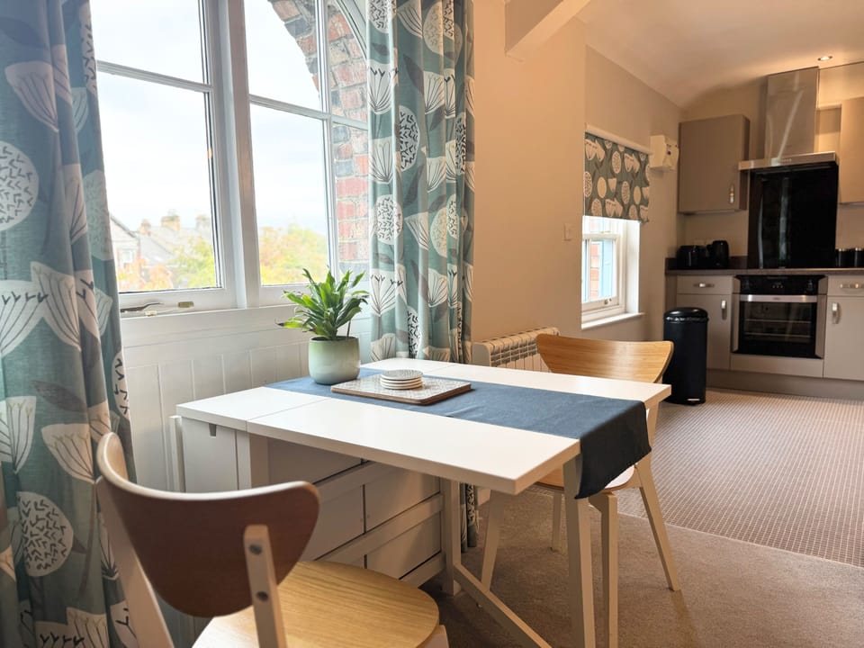 Apartment | Dining
