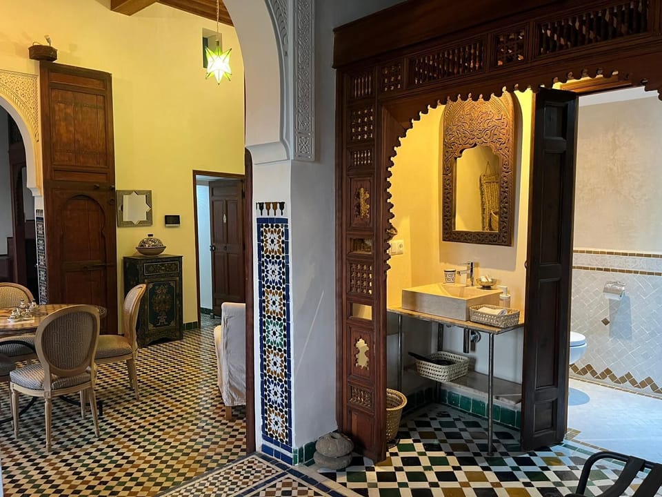 Deluxe Apartment, City View | Bathroom | Free toiletries, hair dryer, bathrobes, slippers