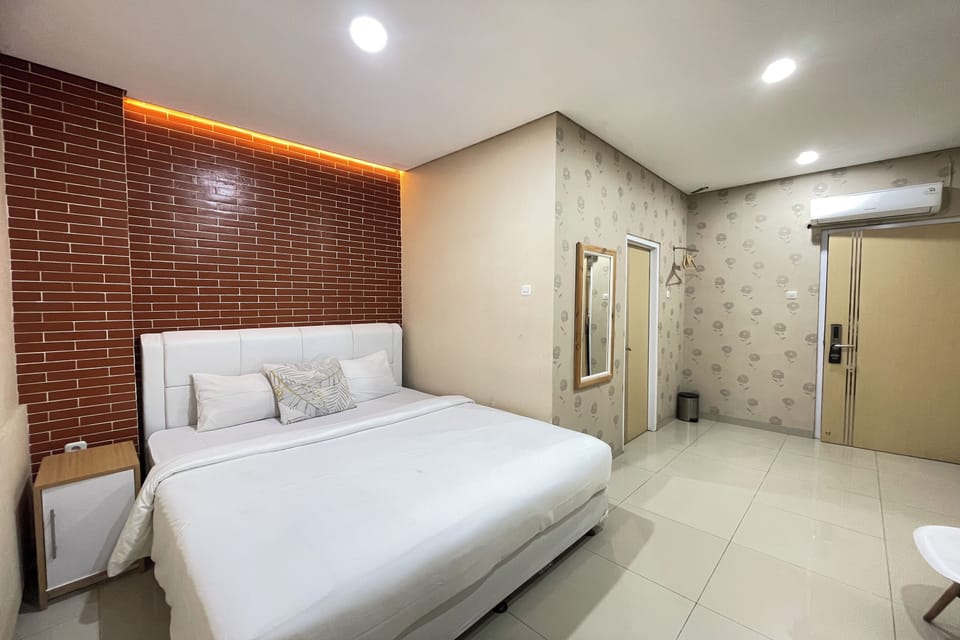 Deluxe Double Room | Desk, iron/ironing board, free WiFi, bed sheets