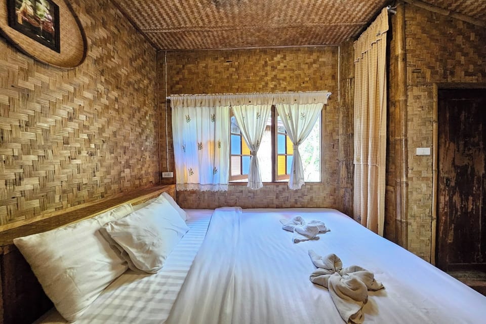 Deluxe Double Room | Free WiFi, bed sheets