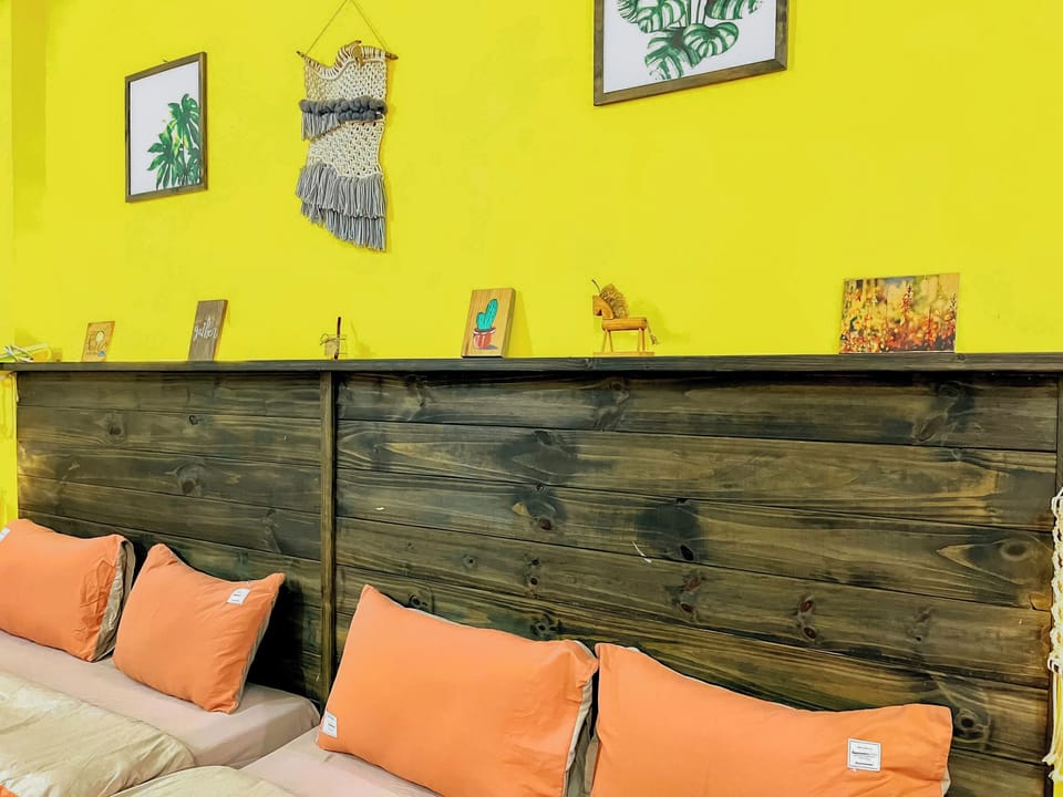 Family Room | Iron/ironing board, free WiFi, bed sheets