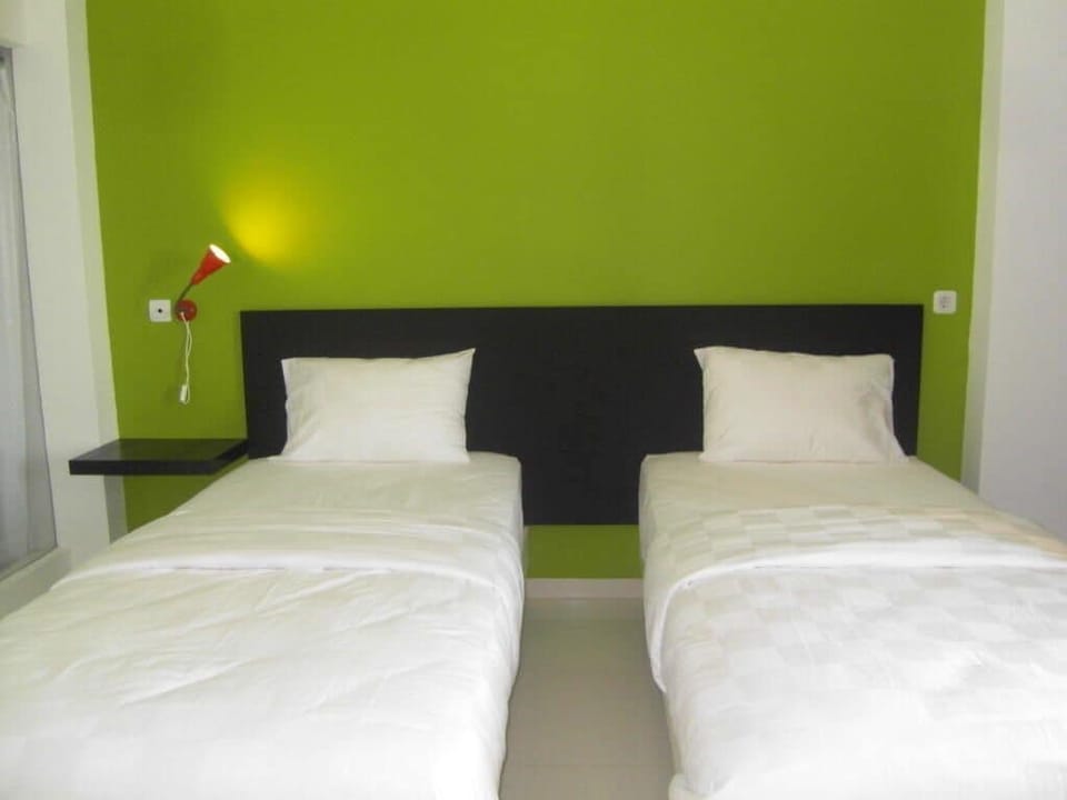 Desk, free WiFi, bed sheets