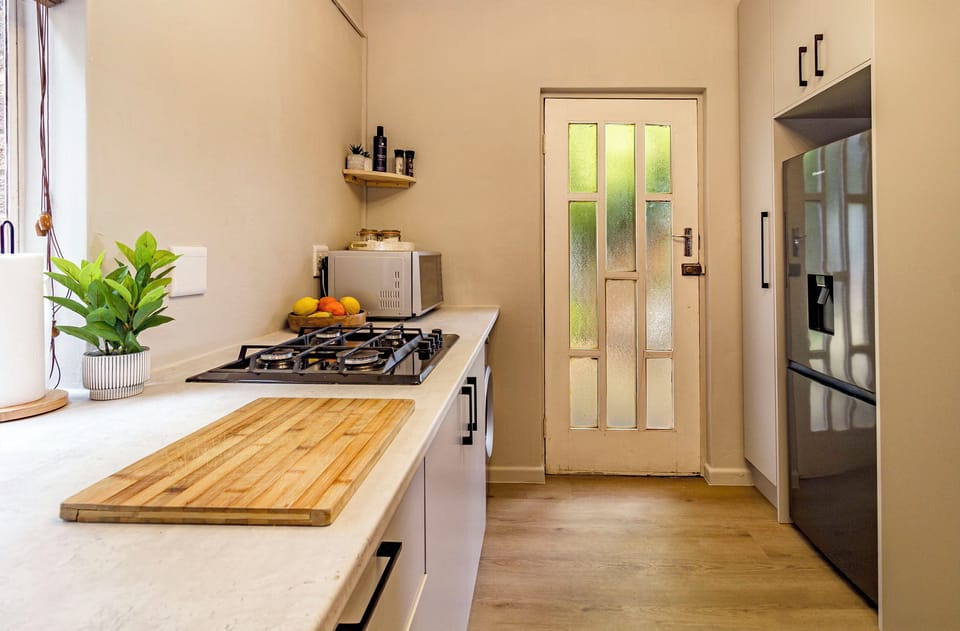 Deluxe Double Room, 1 King Bed, Pool View | Private kitchen | Mini-fridge, microwave, espresso maker, coffee/tea maker