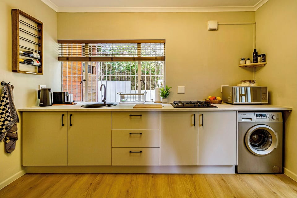Deluxe Cottage, 2 Bedrooms, Kitchen, Pool View | Private kitchen | Mini-fridge, microwave, espresso maker, coffee/tea maker