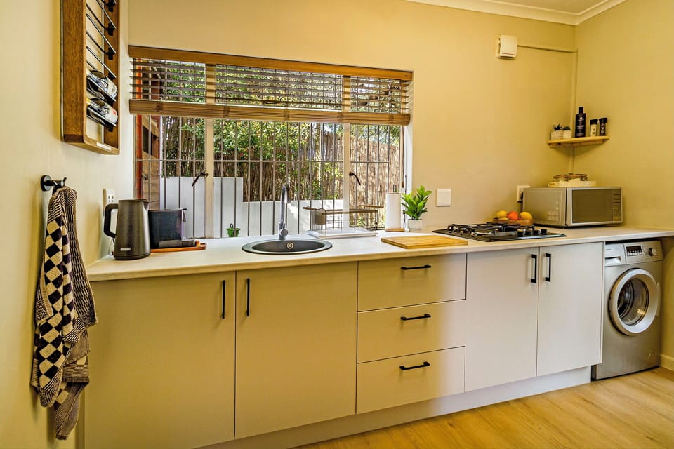 Deluxe Cottage, 2 Bedrooms, Kitchen, Pool View | Private kitchen | Mini-fridge, microwave, espresso maker, coffee/tea maker