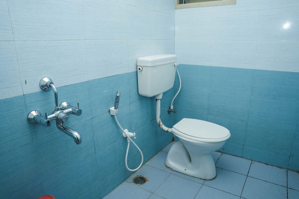 Deluxe Room | Bathroom | Shower, towels, soap